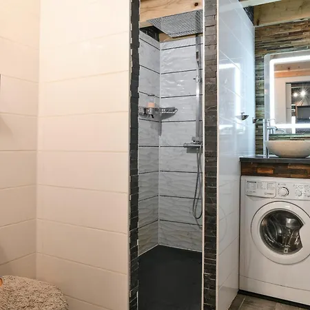 Le Portougais, A Apartment